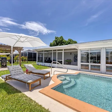 Relaxing Charlotte County Villa 5881 With Private Pool Access